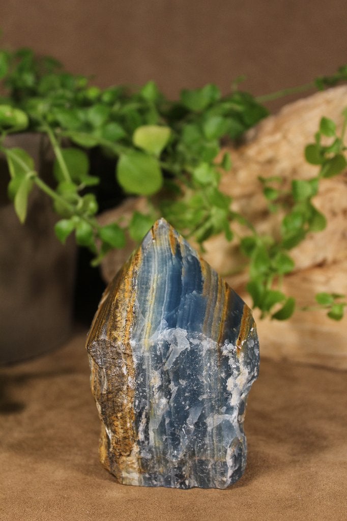 Aquatine calciet met aragoniet – deels ruw, deels gepolijst, Ophalen of Verzenden, Mineraal