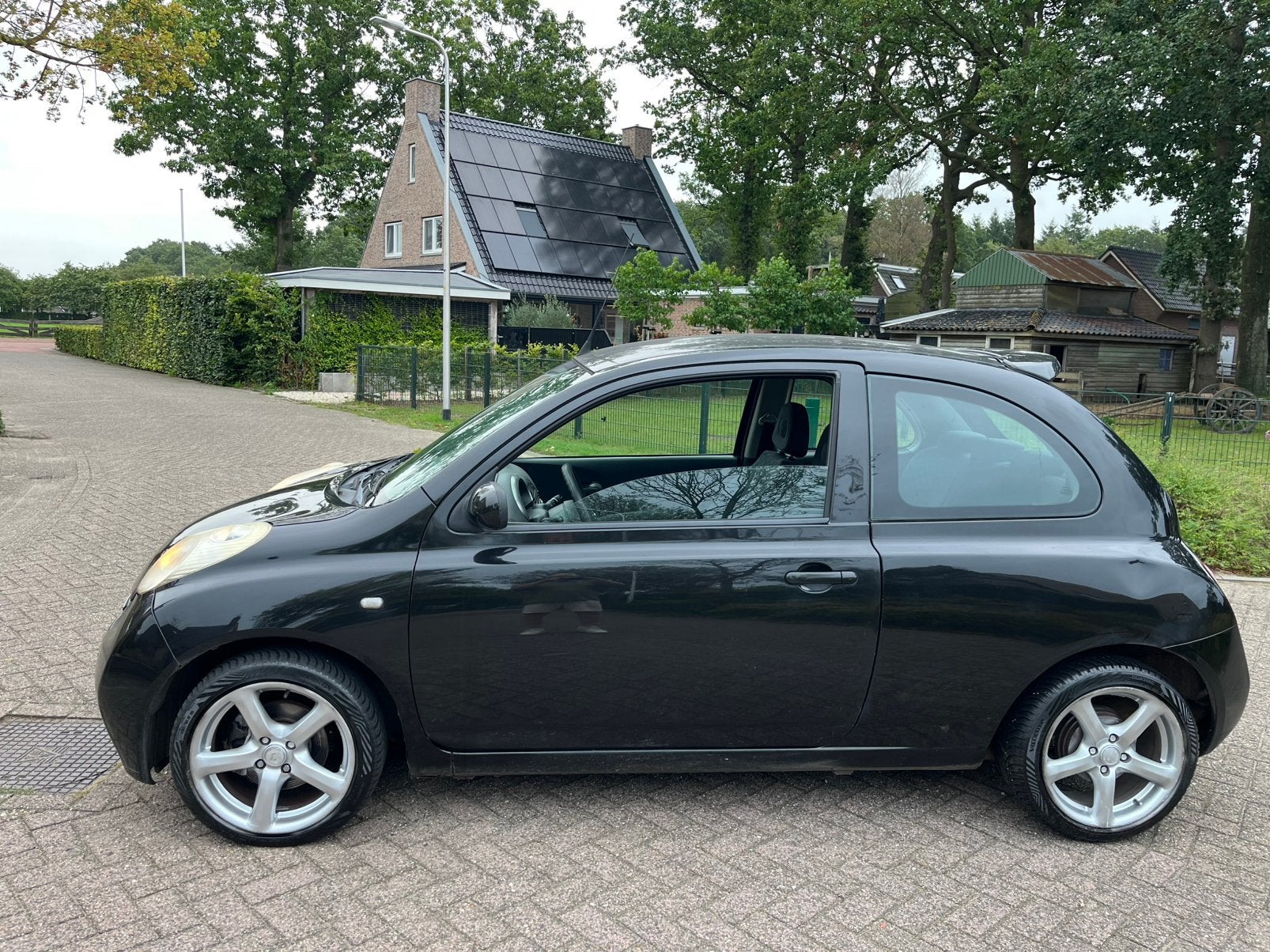 Nissan 2005 Zwart nwe apk 7/8/2027 airco inruil mogelijk, 65 pk, Stof, Metallic lak, 31 €/maand