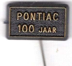 Pontiac 100 jaar zwart plastic auto speldje ( L_149), Verzamelen, Ophalen of Verzenden, Nieuw, Transport, Speldje of Pin