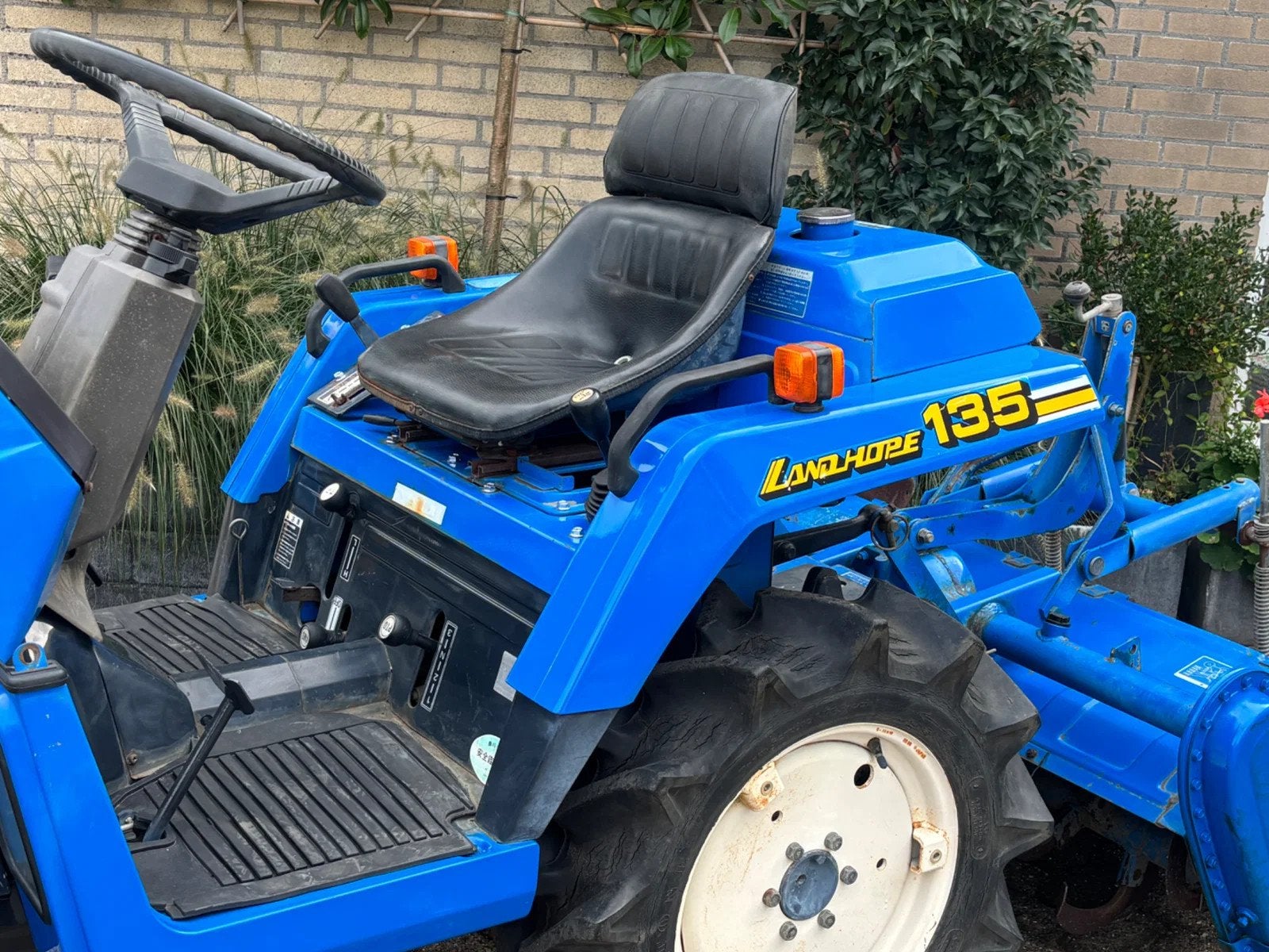 Foto 3 van Iseki Landhope gebruikte minitractor 3cil. 4wd incl. frees