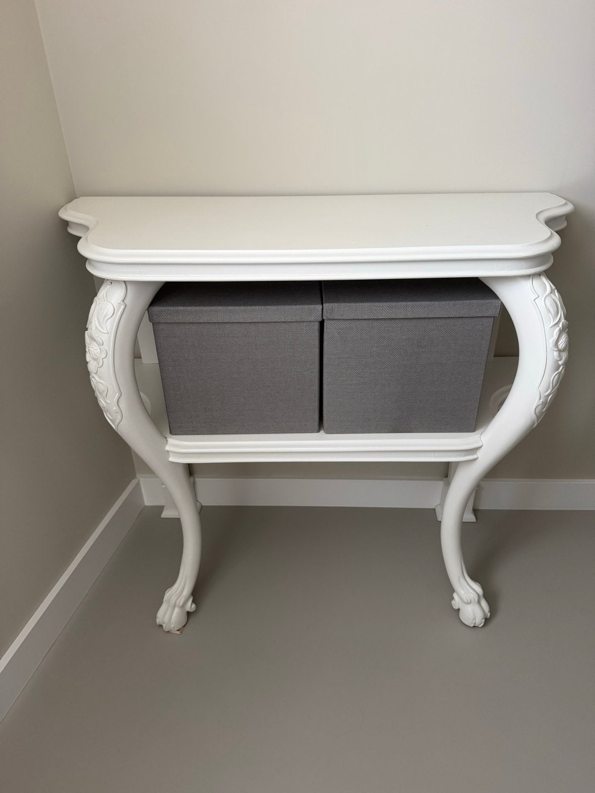 Witte console tafel met sierlijke poten en opbergplank, Gebruikt, Ophalen of Verzenden, 75 cm of meer, 60 cm of meer