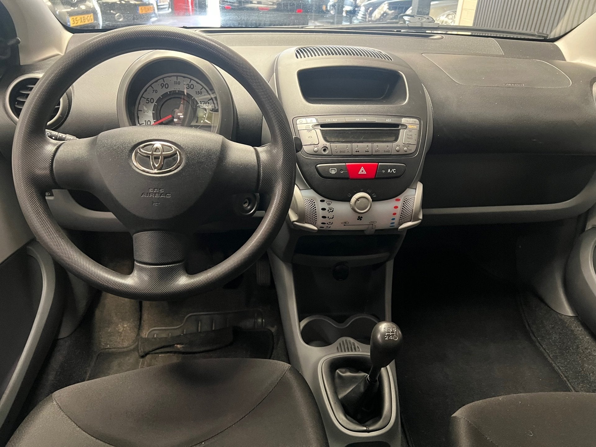 Toyota Aygo 1.0-12V Now NAP - Elektr.ramen - Airco., Auto's, Voorwielaandrijving, Euro 5, Stof, Gebruikt
