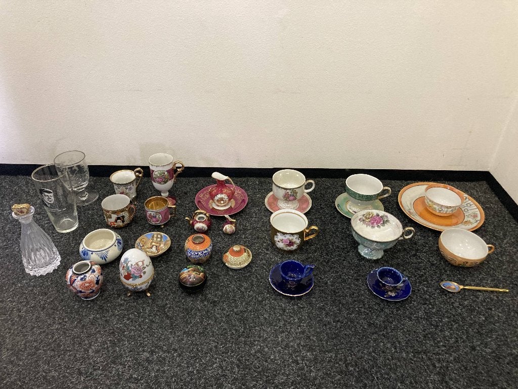 Porselein en glas verzameling in goede staat., Ophalen