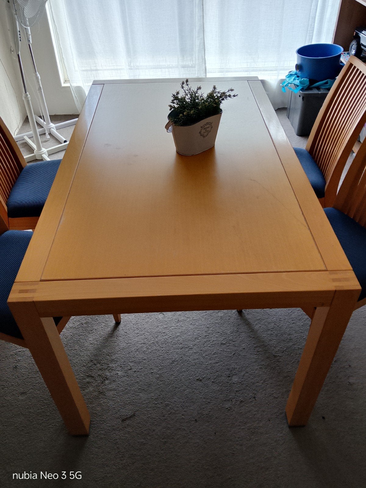 nette eethoek  massief hout  4 stoelen, Huis en Inrichting, Ophalen, 4 tot 6 stoelen