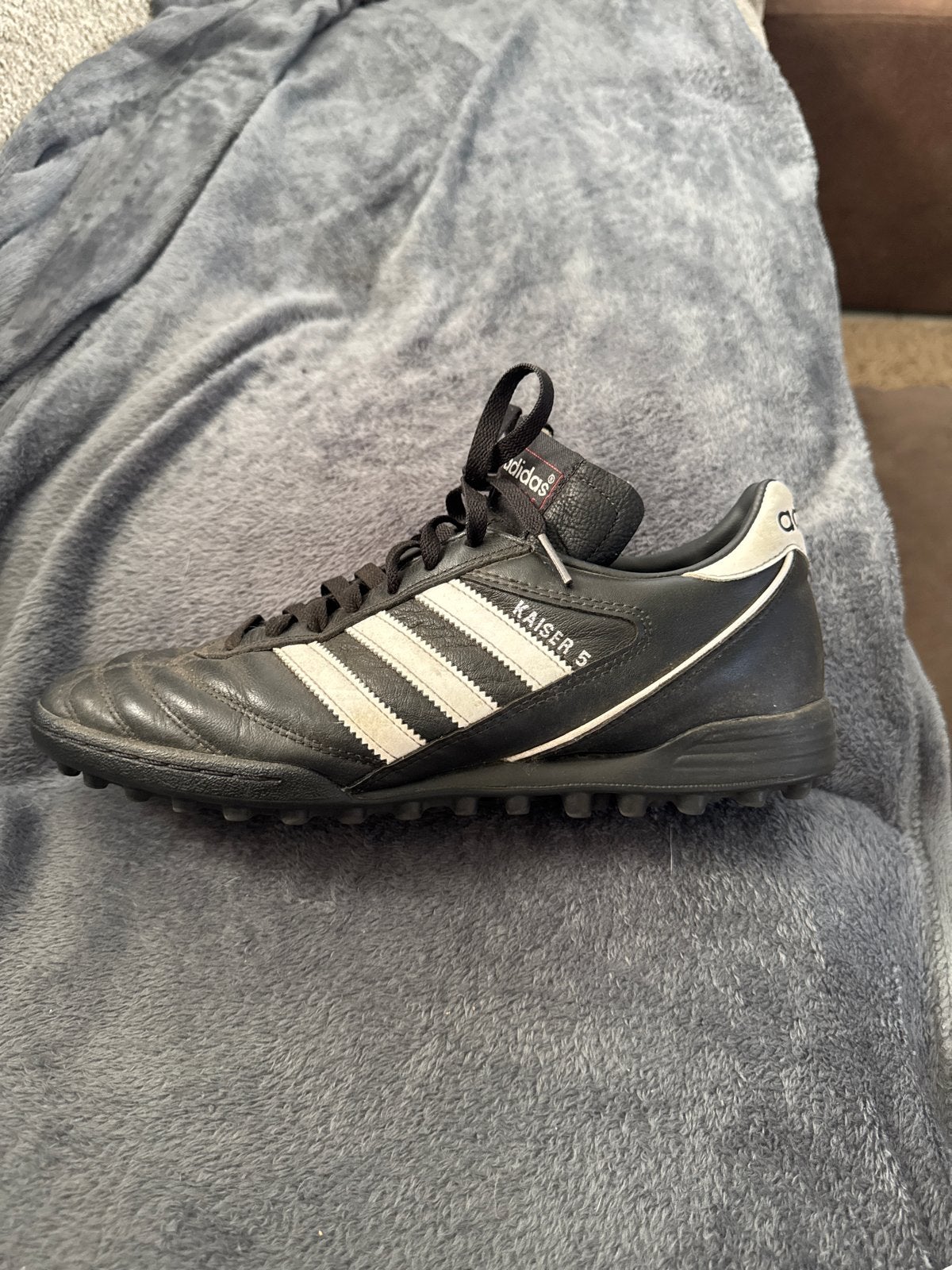 Adidas Kaiser 5 voetbalschoenen (turf)maat 44, Ophalen of Verzenden, Gebruikt, Schoenen