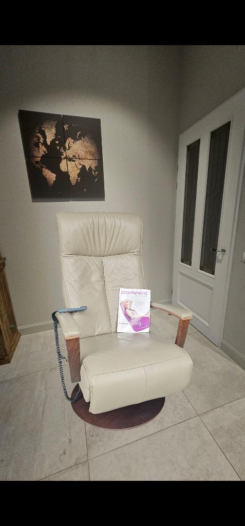 Prominent leren beige kleur sta op relax stoel maat Large, Minder dan 75 cm, Leer, Ophalen of Verzenden, Zo goed als nieuw