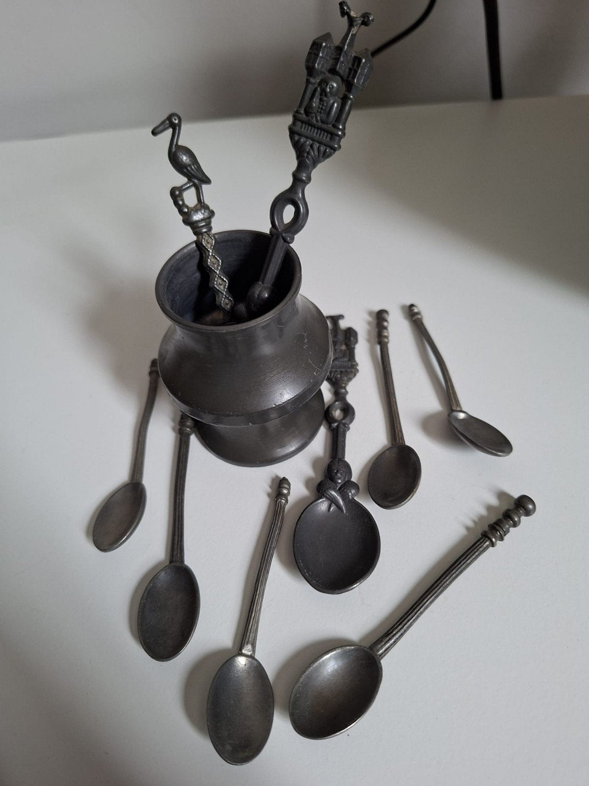 Tinnen potje met diverse lepels, Antiek en Kunst, Ophalen of Verzenden