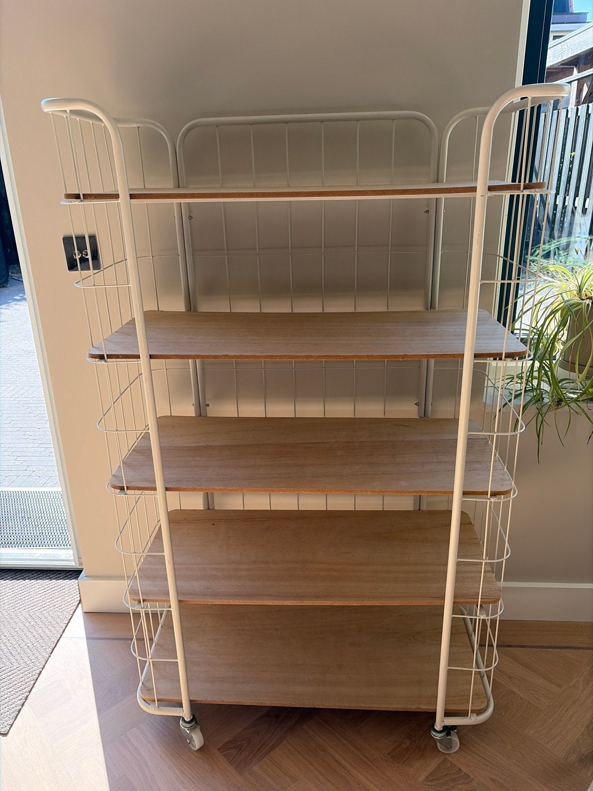 Bakkerskast met 5 houten planken en wit metalen frame, Huis en Inrichting, Kasten | Stellingkasten, Ophalen, Gebruikt