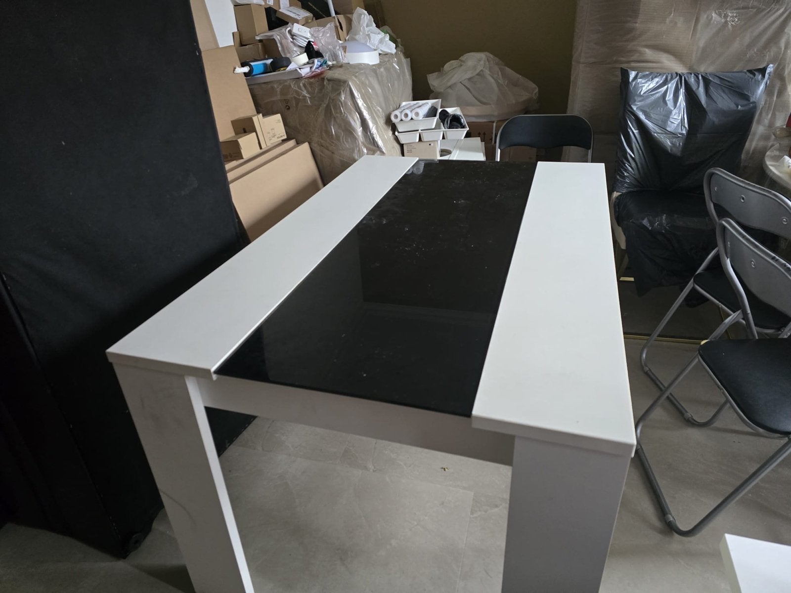 Moderne eettafel met glazen blad, Huis en Inrichting, Gebruikt, 100 tot 150 cm, Overige houtsoorten, 50 tot 100 cm