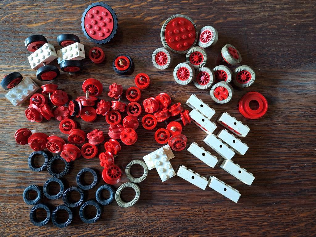 Lego wielen tweede en oude wielen, Ophalen of Verzenden, Gebruikt