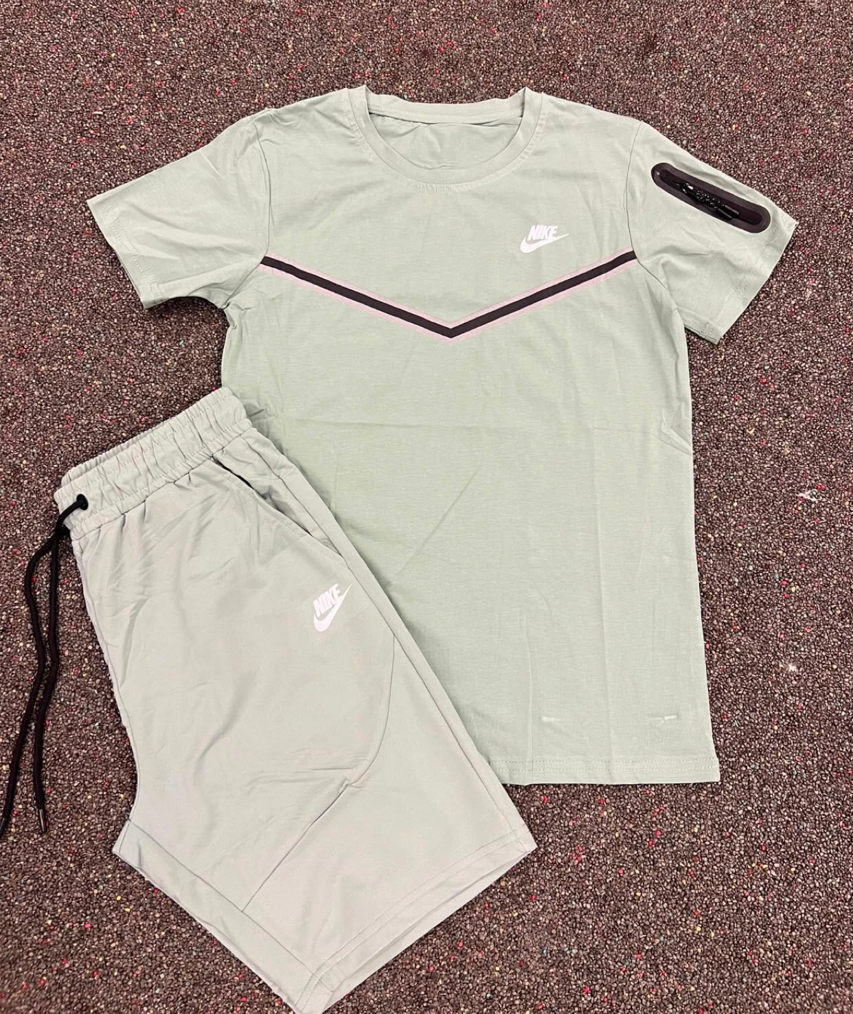Nike tech zomer set Maat S, Maat 48/50 (M), Nieuw, Ophalen of Verzenden, Grijs