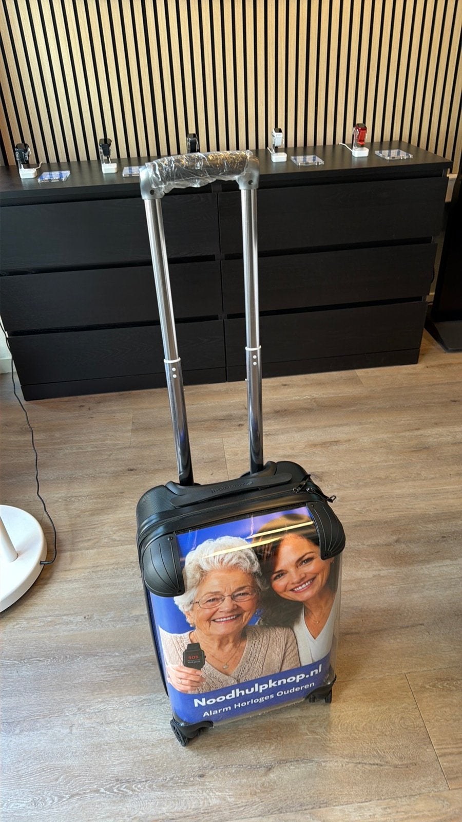 Gratis Noodhulpknop reiskoffertje, Ophalen, 50 tot 60 cm, Hard kunststof, Zo goed als nieuw