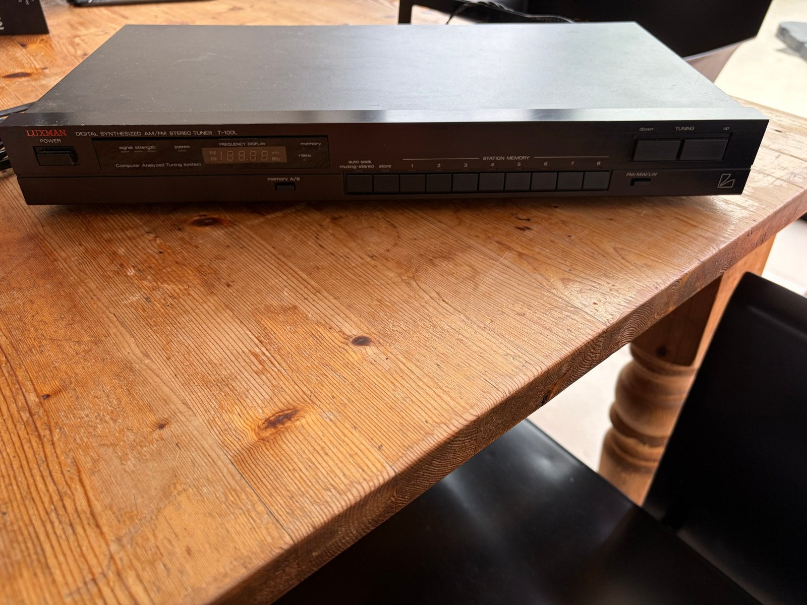 Luxman Tuner T-100L - Digitale Synthesized AM/FM Stereo, Ophalen of Verzenden, Gebruikt, Analoog