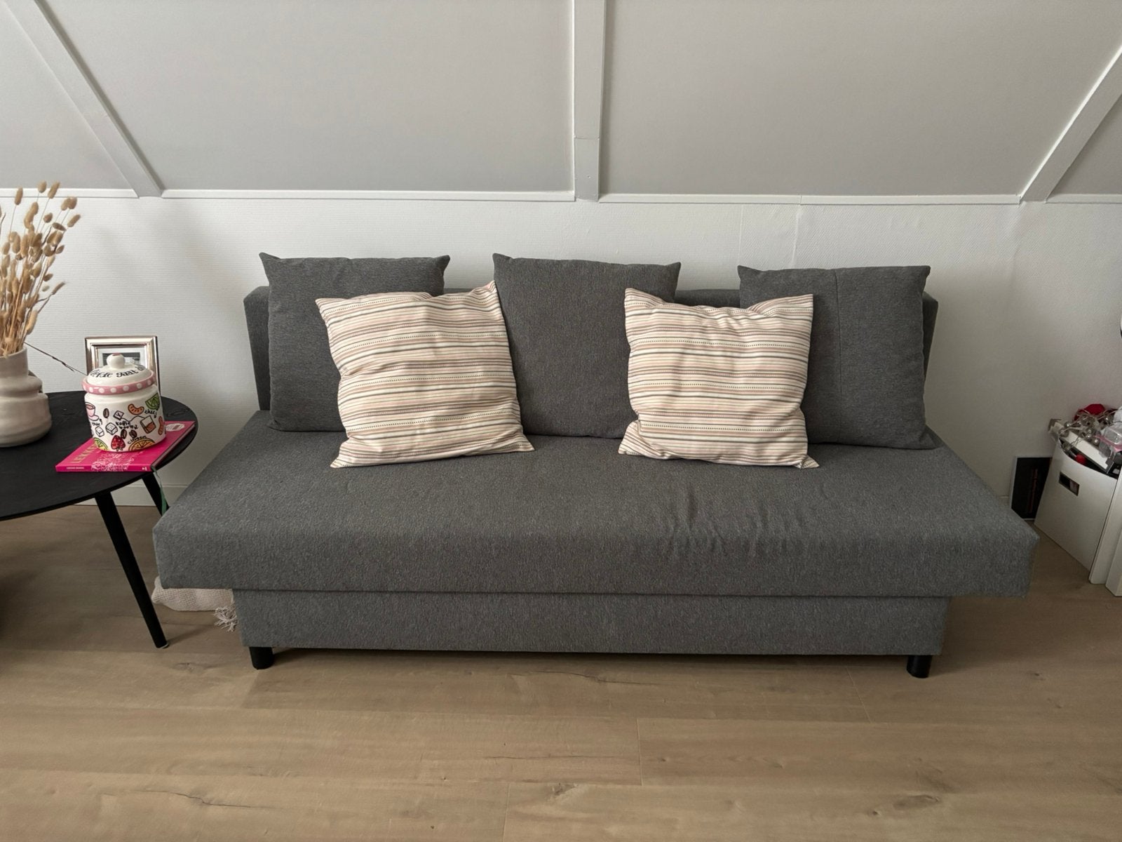 Slaapbank grijs, Huis en Inrichting, Slaapkamer | Slaapbanken, Ophalen, Zo goed als nieuw, Tweepersoons, 140 cm