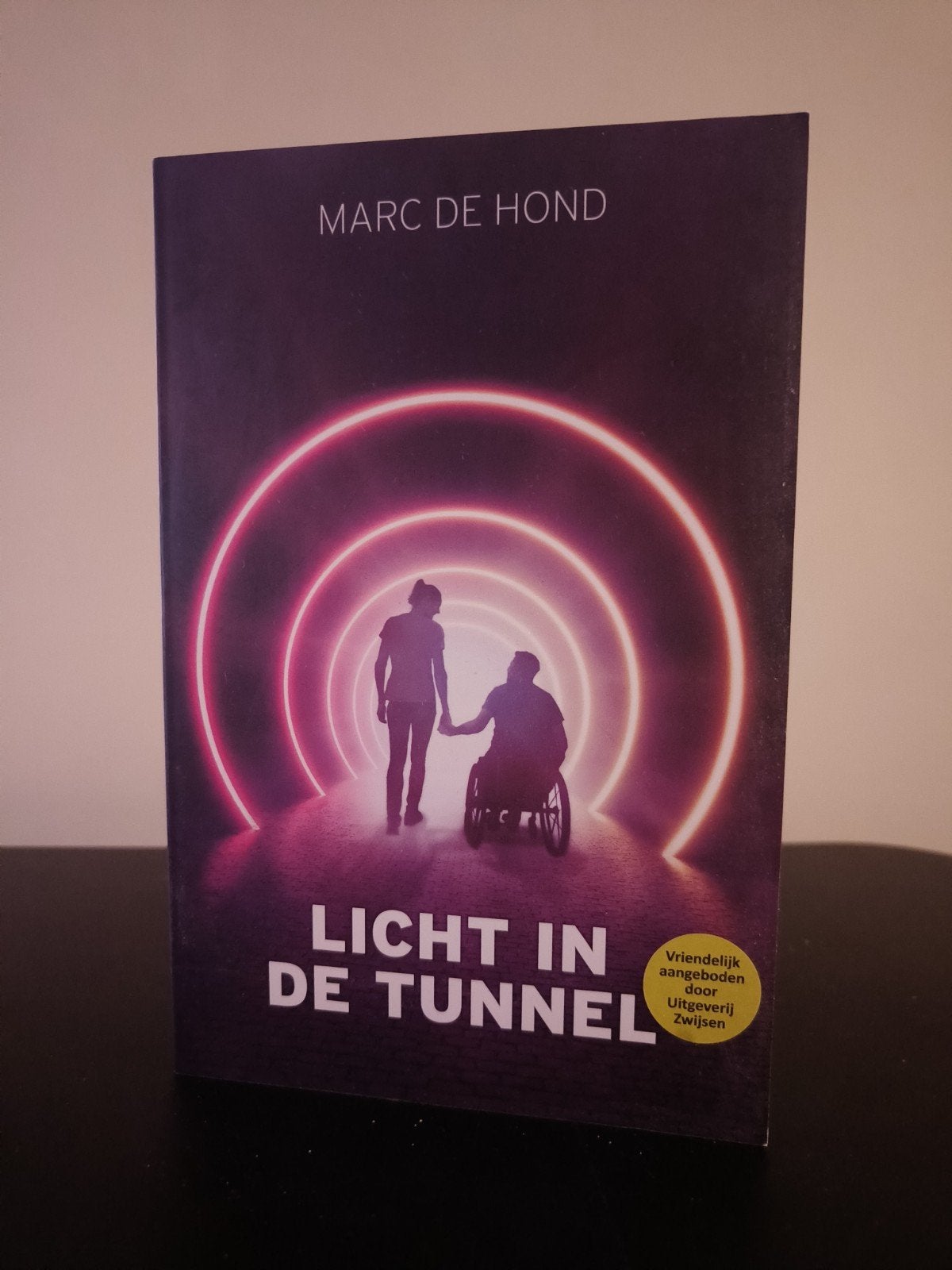 Licht in de Tunnel - Marc de Hond (Zo goed als nieuw), Boeken, Ophalen of Verzenden, Zo goed als nieuw, Marc de Hond, Nederland