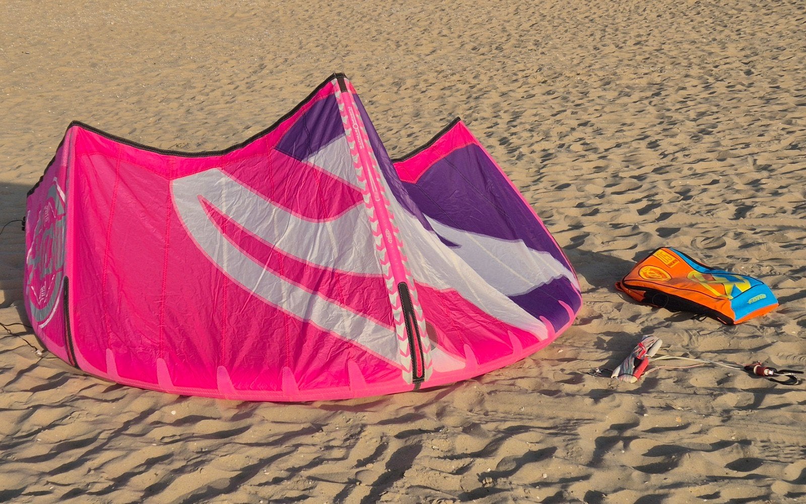 F-One Bandit 5m met bar, Watersport en Boten, Kitesurfen, Ophalen, Geen board, Zo goed als nieuw, Kite