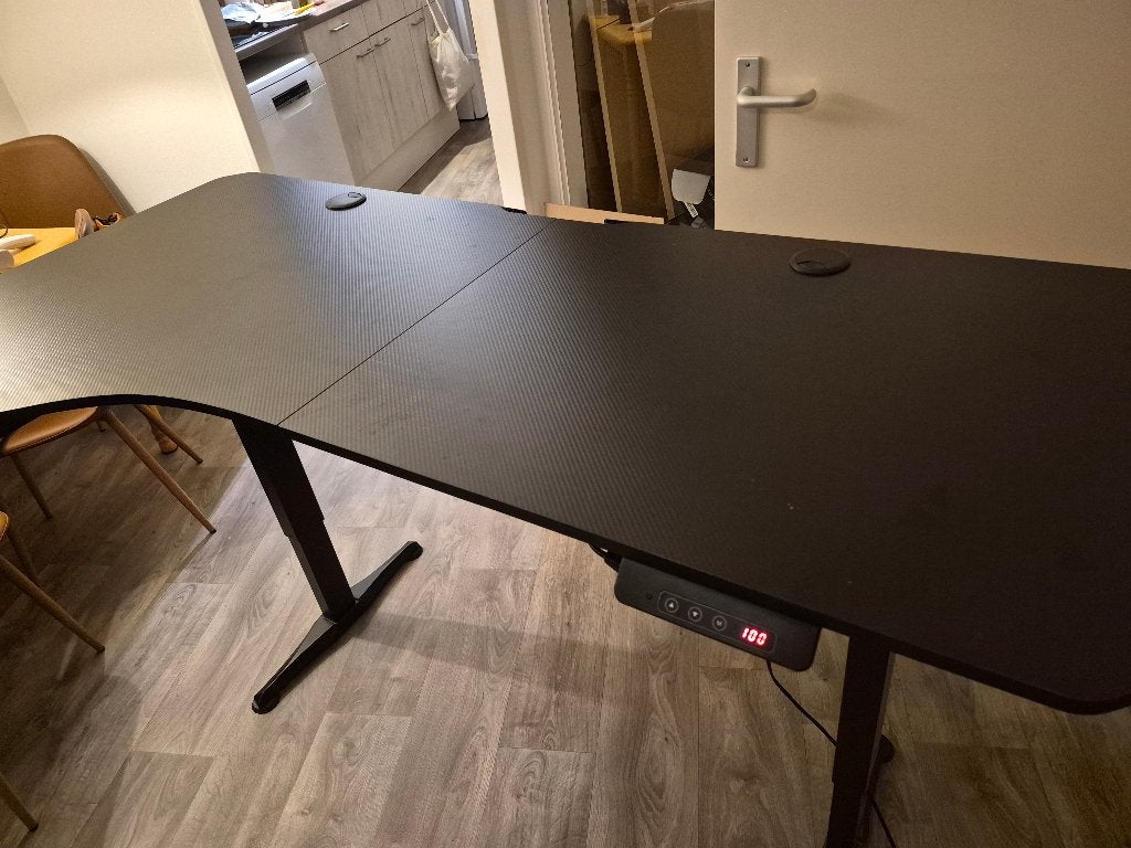 Foto 3 van Electrisch verstelbaar bureau met bureaustoel