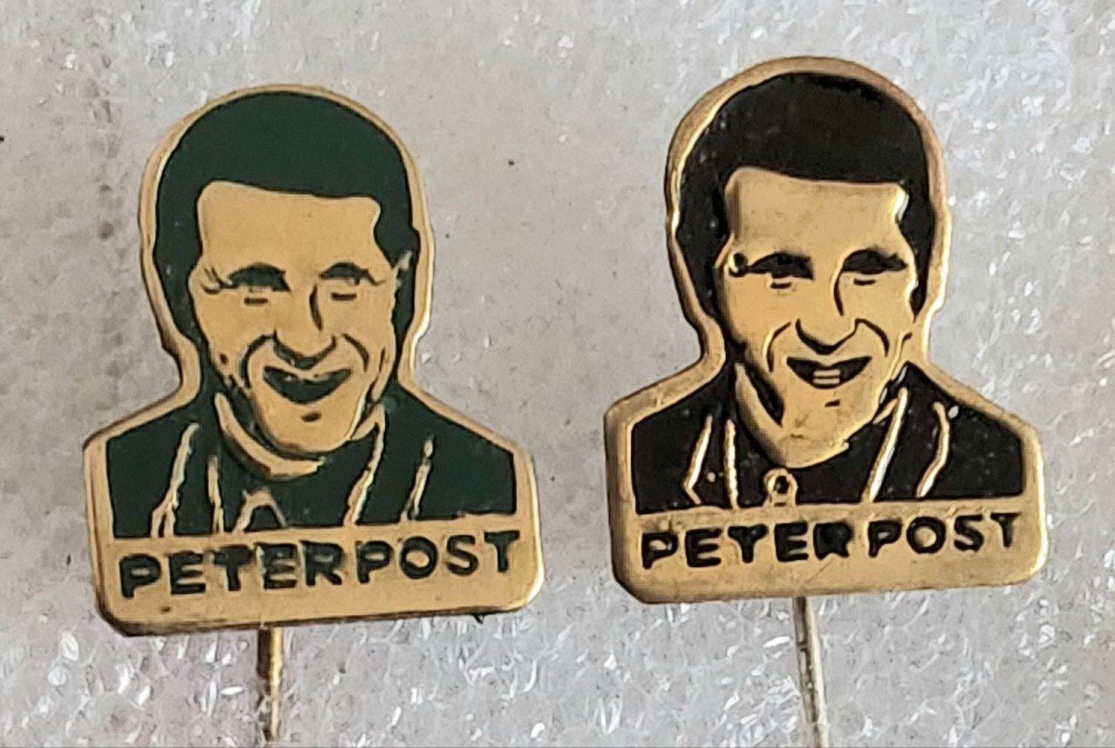 2 Peter Post Speldjes - Vintage, Ophalen of Verzenden, Gebruikt, Sport, Speldje of Pin