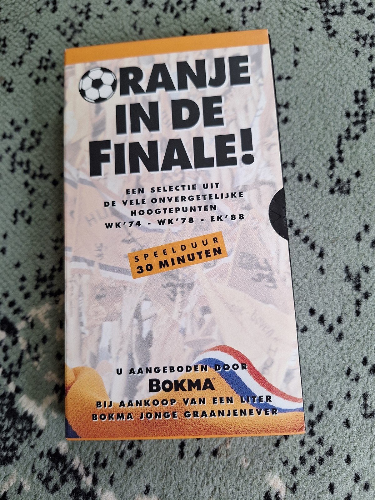 VHS: Oranje in de Finale! WK '74, WK '78, EK '88, Cd's en Dvd's, VHS | Film, Alle leeftijden, Ophalen of Verzenden, Gebruikt, Overige genres