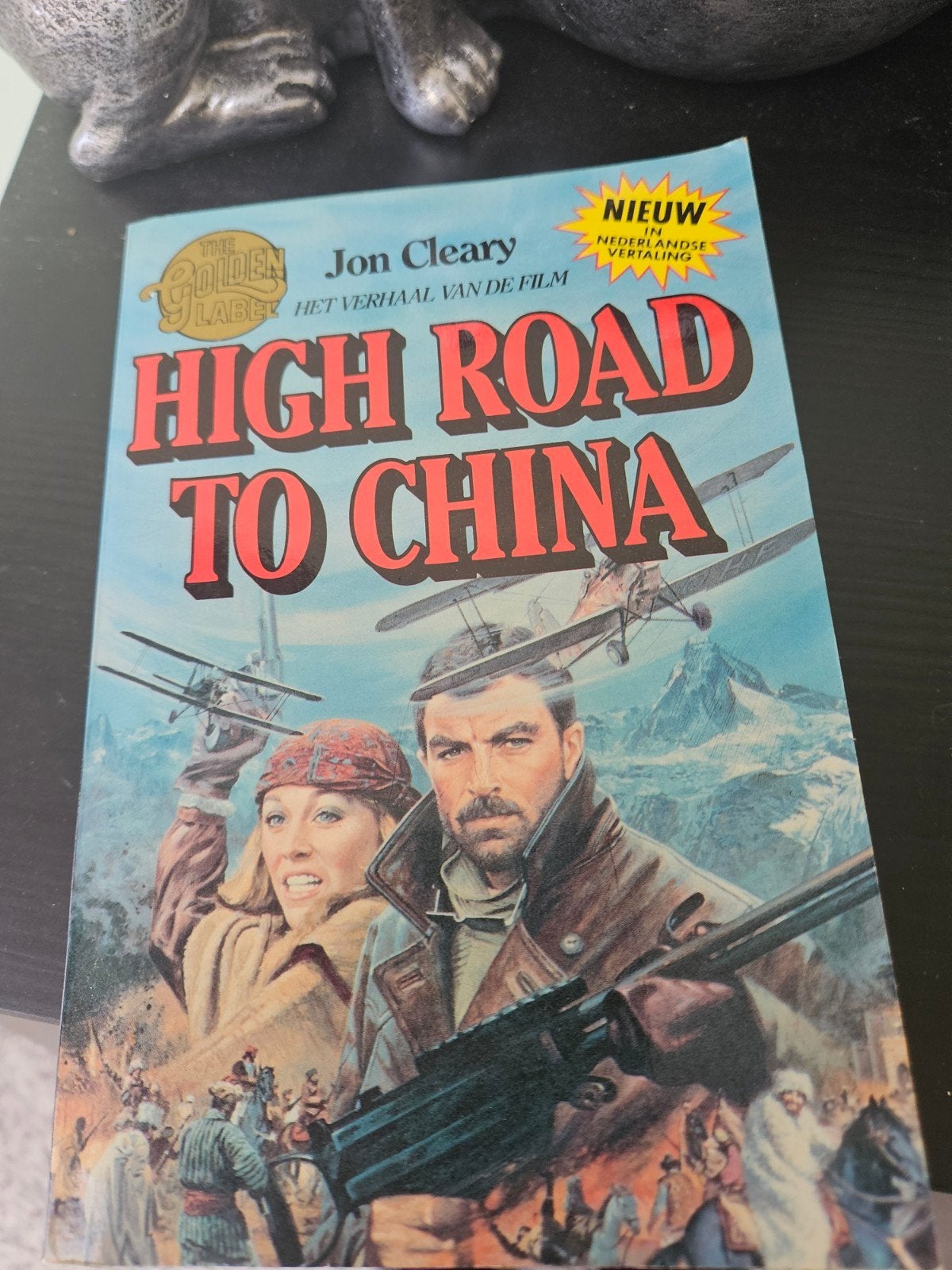 High Road to China - Jon Cleary (Boek, filmverhaal), Ophalen of Verzenden, Gelezen, Jon Cleary