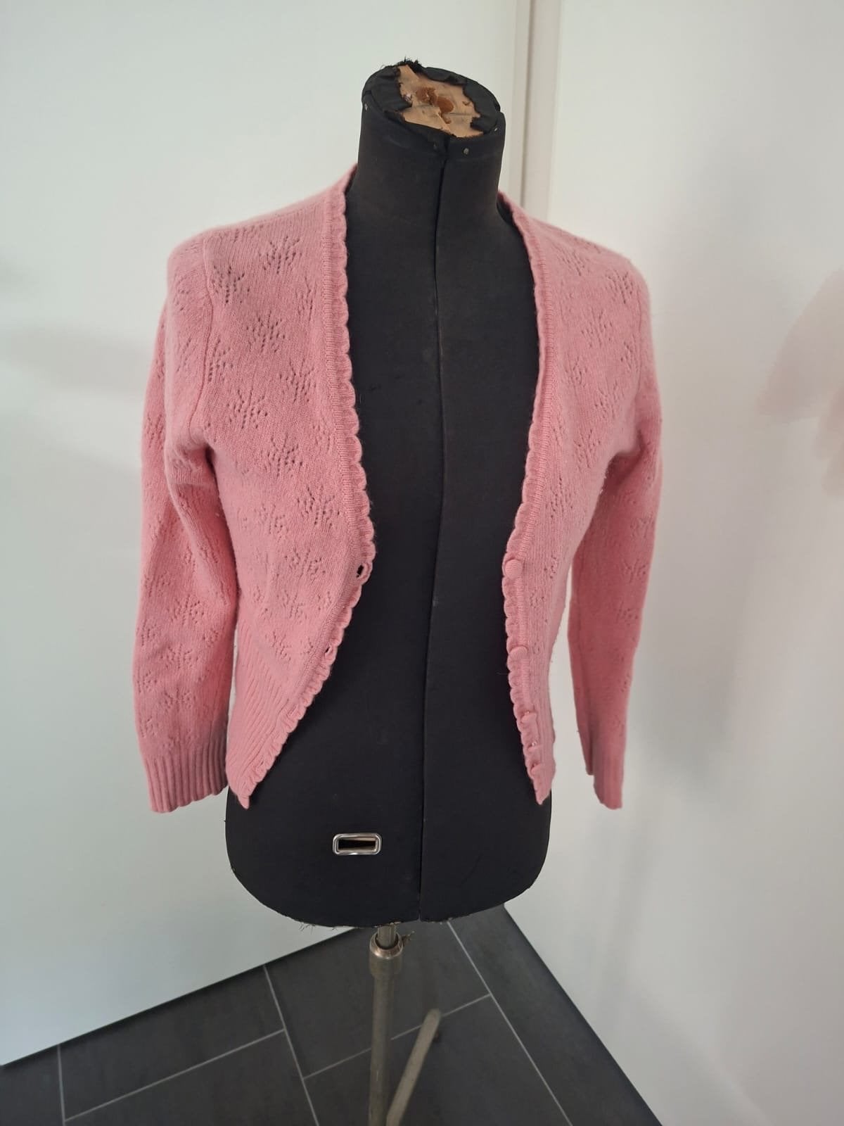 King Louie roze vestje met opengewerkt patroon, maat L, Kleding | Dames, Ophalen of Verzenden, Zo goed als nieuw, Maat 38/40 (M)