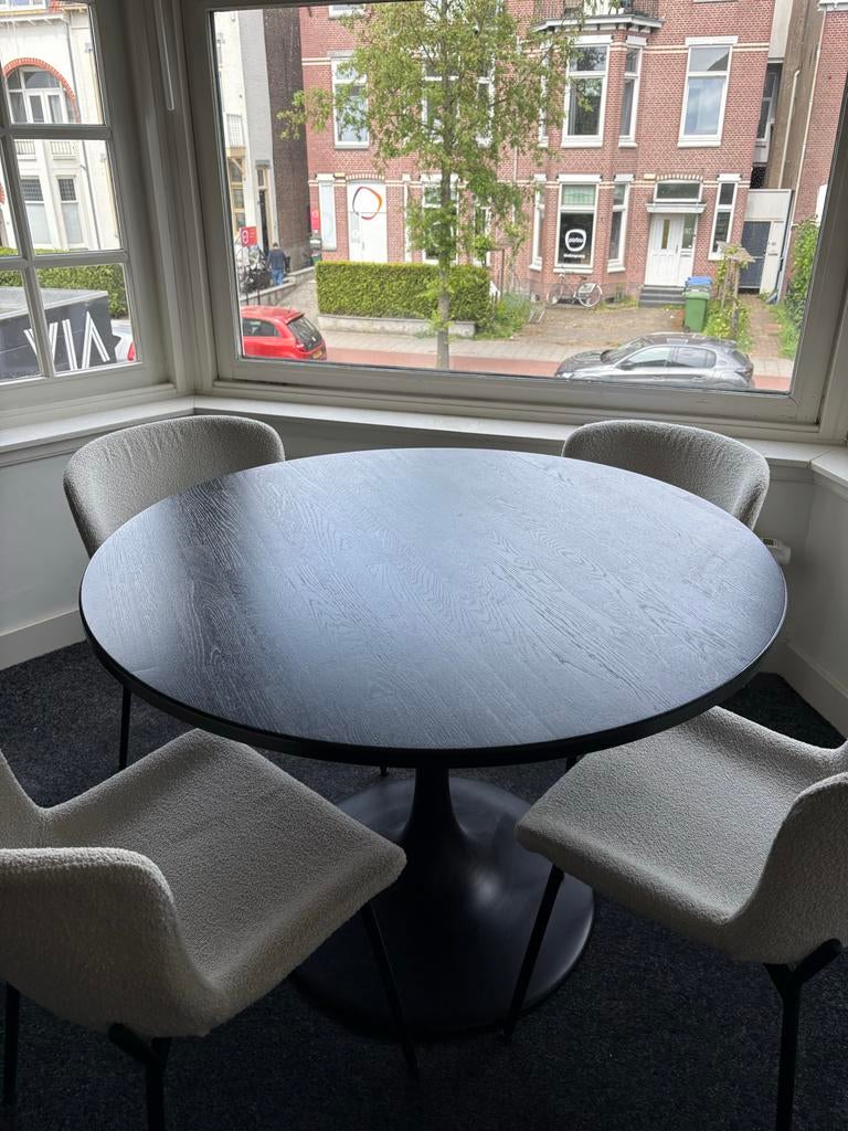 Zwarte massief houten eettafel - rond 110 cm, Huis en Inrichting, Ophalen, Gebruikt, 100 tot 150 cm, Rond