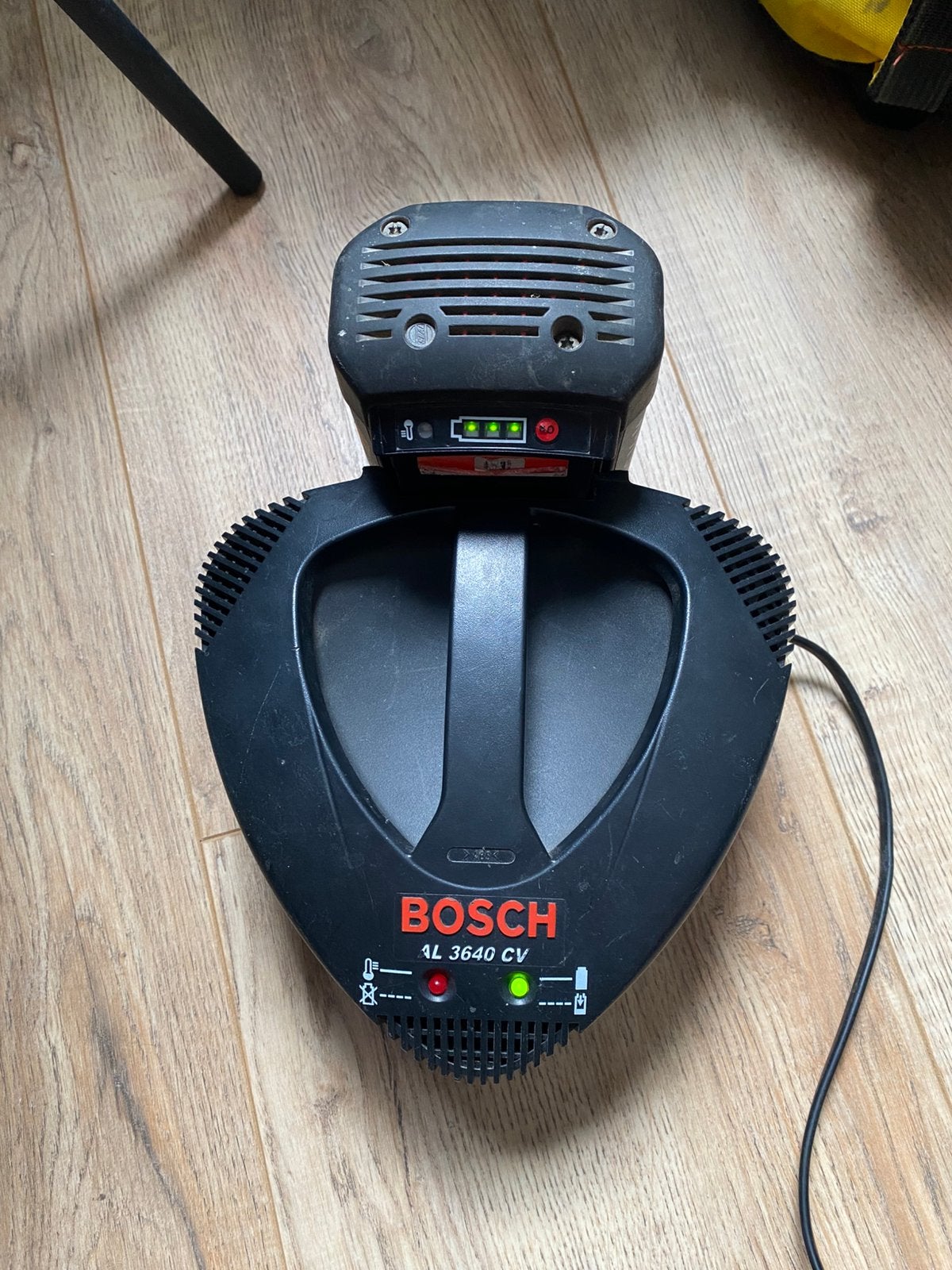 Bosch 36V 2,6Ah accu + AL 3640 CV snellader, Ophalen, Gebruikt
