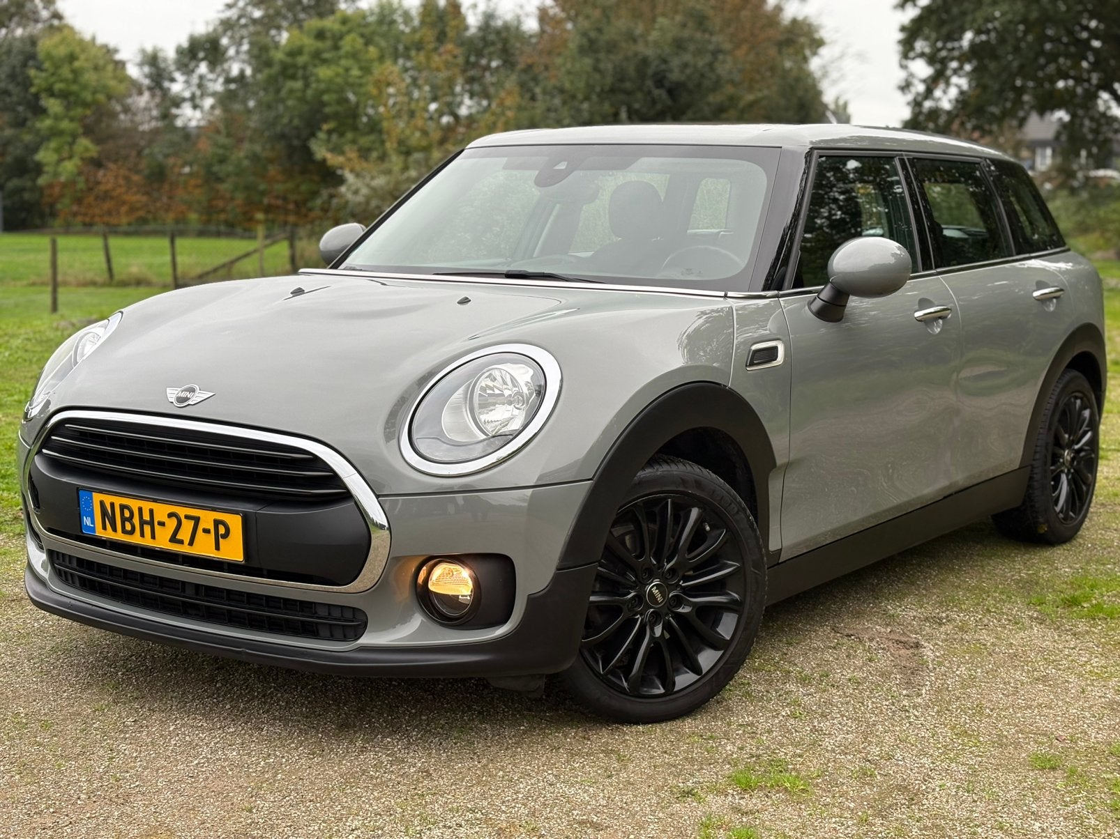 Mini Cooper Clubman One 1.5 Cruise Navi PDC Bluetooth Clima, Auto's, Voorwielaandrijving, Handgeschakeld, Zilver of Grijs, 1275 kg