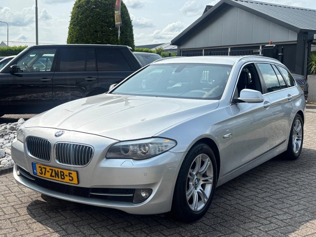BMW 5 Serie Touring 528i High Executive 2013 NL Auto Trekhaa, Automaat, Euro 5, Gebruikt, 2000 kg