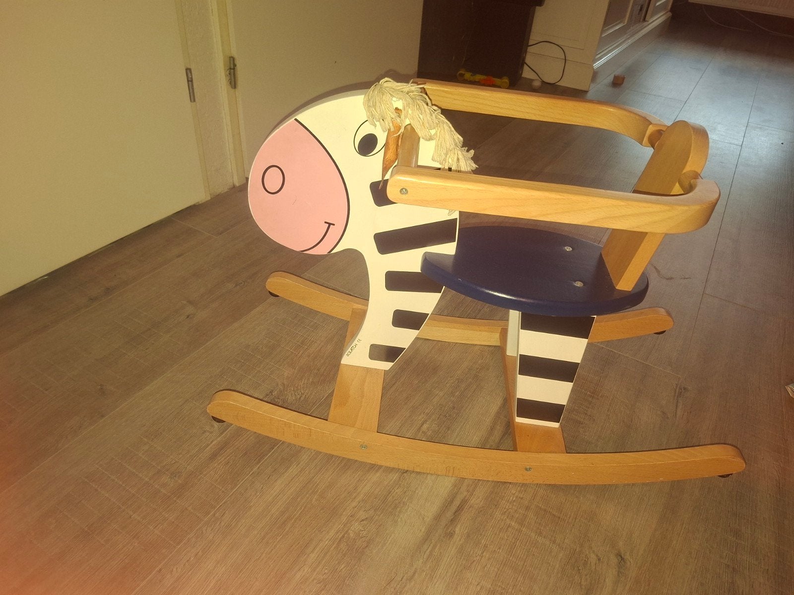 Houten hobbelpaard zebra - Scratch CE, Kinderen en Baby's, Speelgoed | Overig, Zo goed als nieuw, Jongen of Meisje, Ophalen of Verzenden