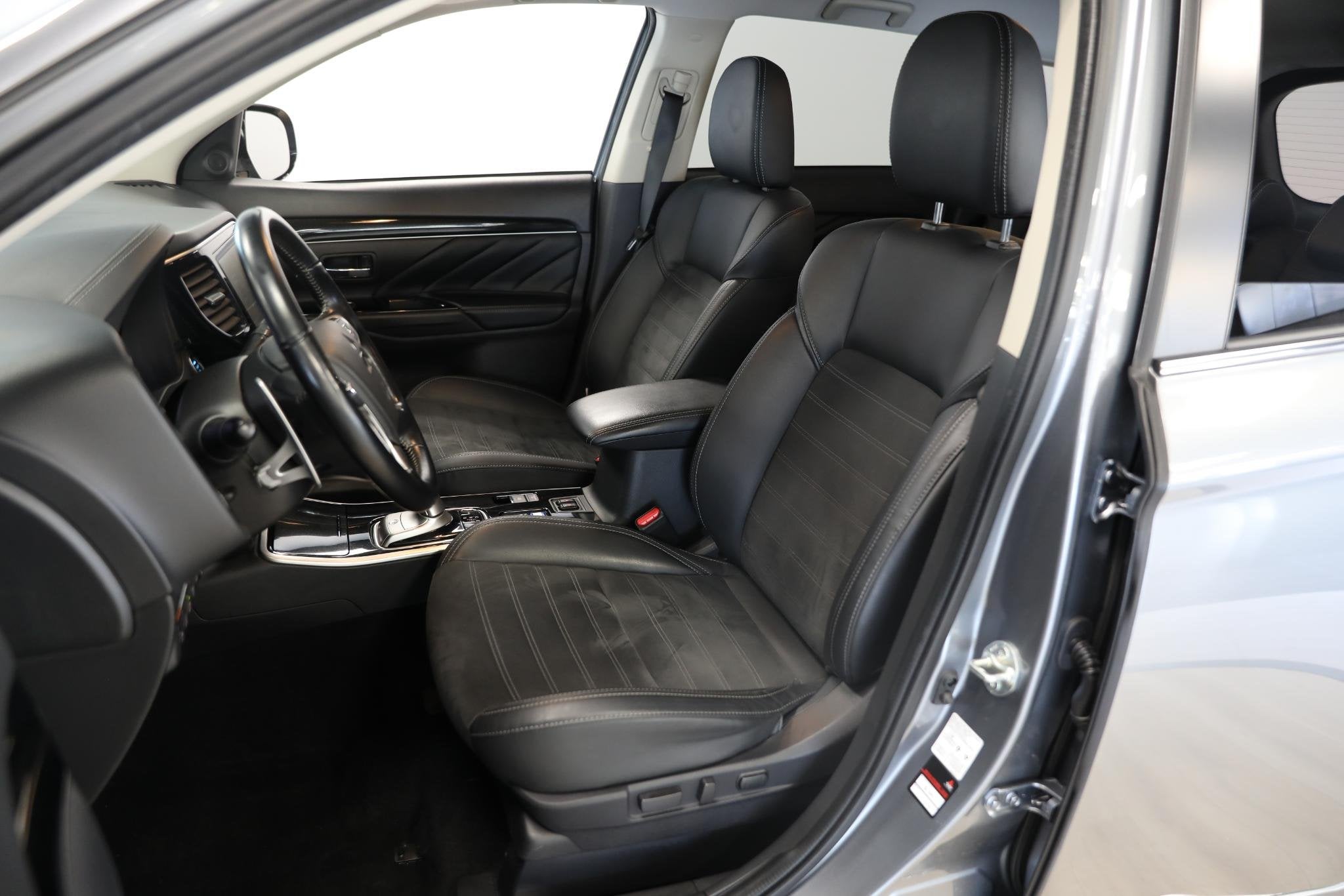 Mitsubishi Outlander 2.4 PHEV Instyle | Schuif- Kanteldak |, Automaat, Euro 6, 4 cilinders, 1865 kg