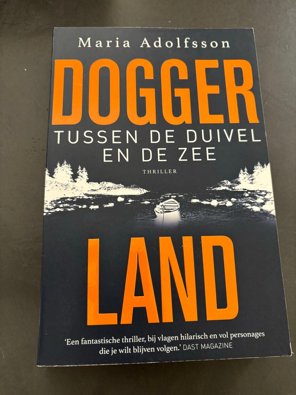 Doggerland: Tussen de Duivel en de Zee - Maria Adolfsson, Ophalen of Verzenden, Zo goed als nieuw, Scandinavië