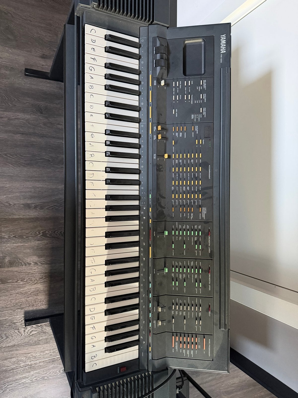 Foto 2 van Yamaha PSR 6300 Keyboard met krukje