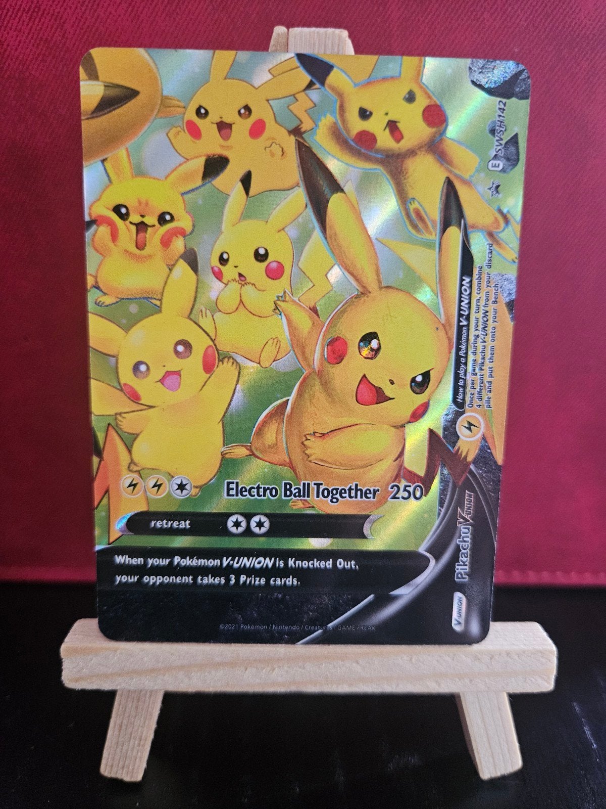 Pikachu V-UNION #SWSH142, Ophalen of Verzenden, Zo goed als nieuw, Losse kaart
