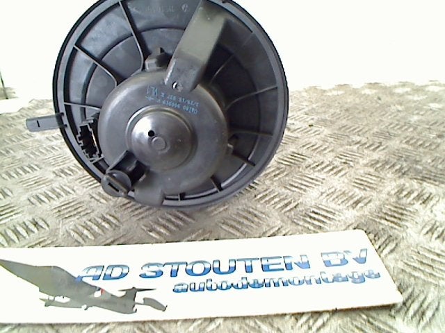 Kachel Ventilatormotor Caddy III (2KA,2KH,2CA,2CH) 2015, Auto-onderdelen, Gebruikt, Volkswagen, Volkswagen AG, Kundenbetreuung@volkswagen.de