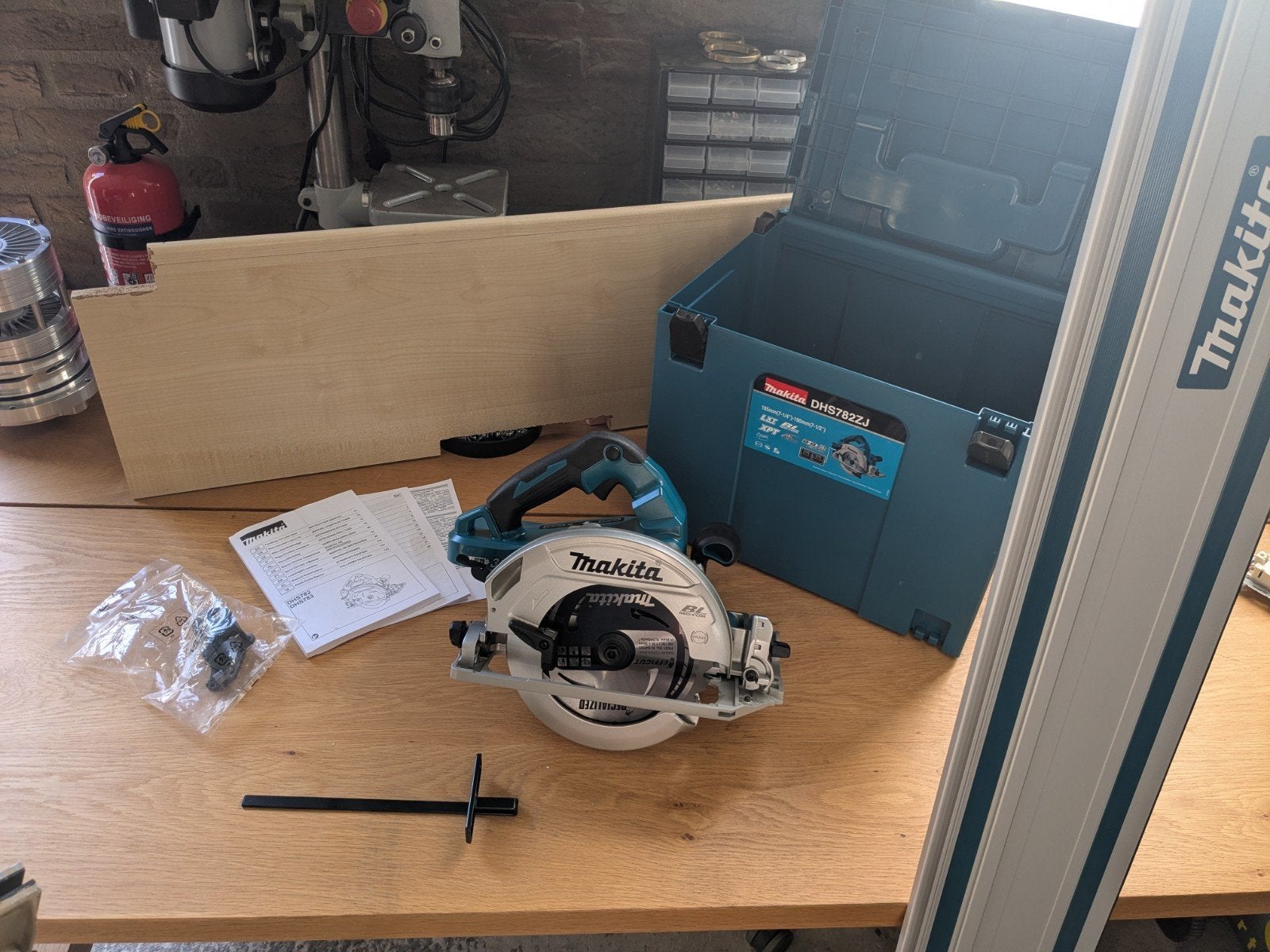 Makita invalzaag - nieuw, Invalzaag, Nieuw, Ophalen of Verzenden, Makita