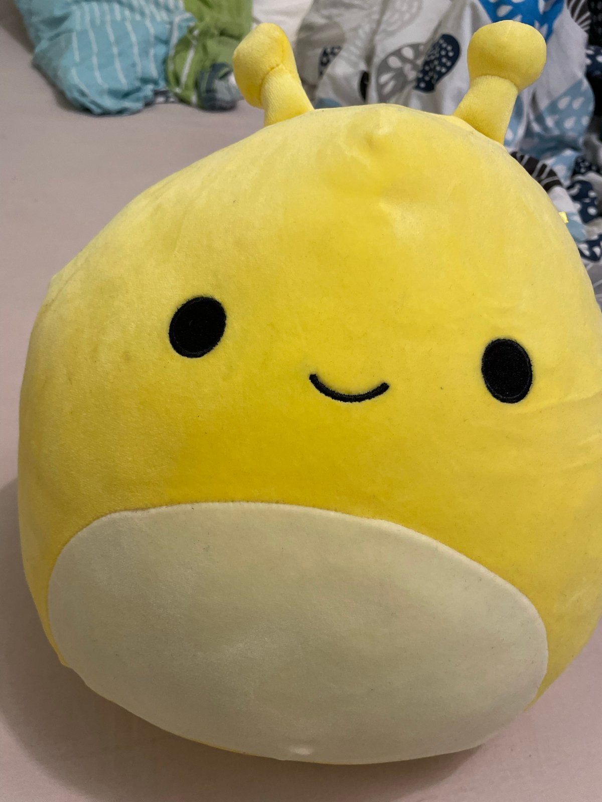 Gele Squishmallow rups knuffel, Kinderen en Baby's, Overige typen, Ophalen of Verzenden, Zo goed als nieuw, Middelgroot (20 tot 80 cm)