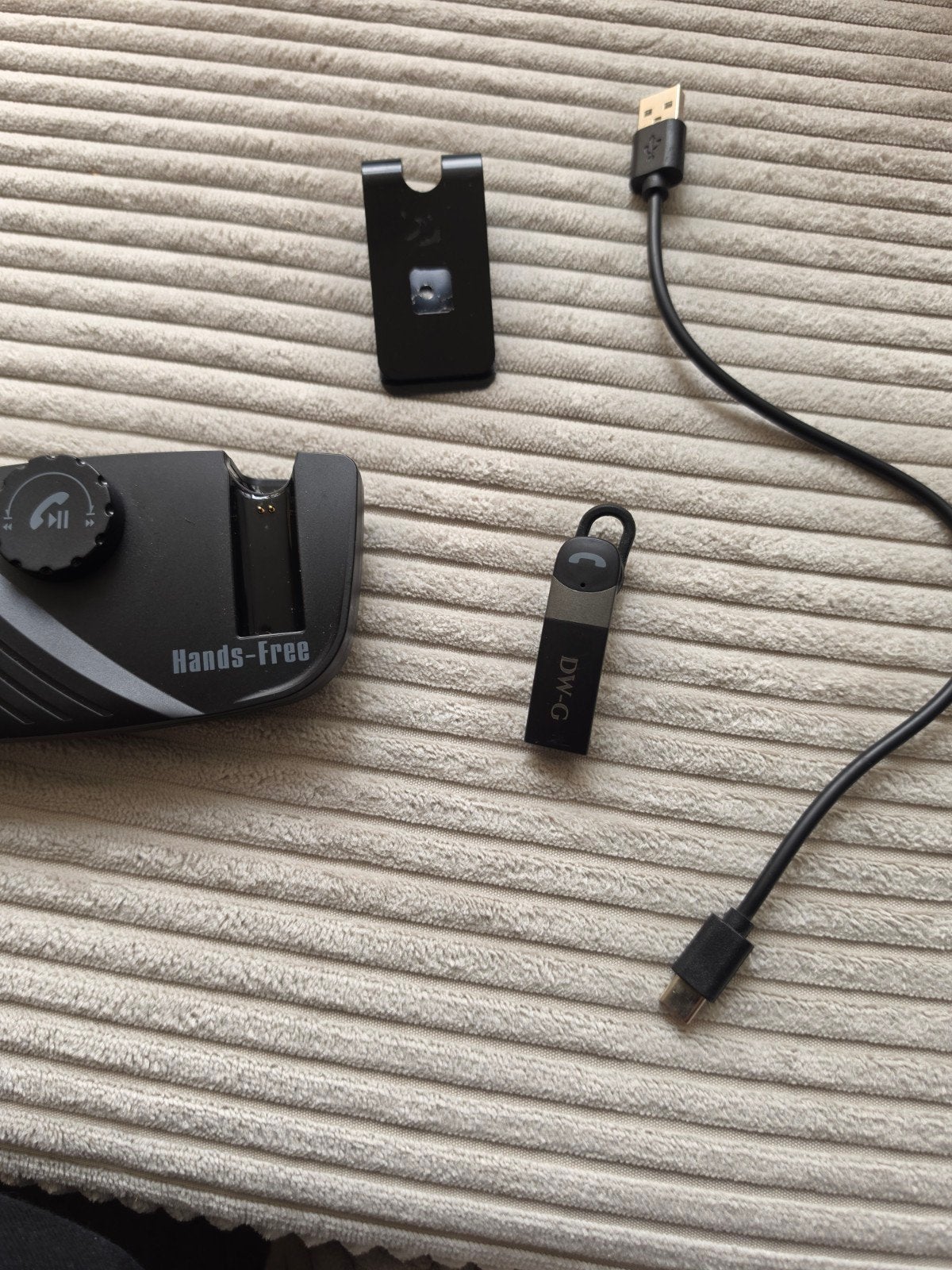 Handsfree carkit met Bluetooth oortje en USB-kabel, Auto diversen, Ophalen, Zo goed als nieuw