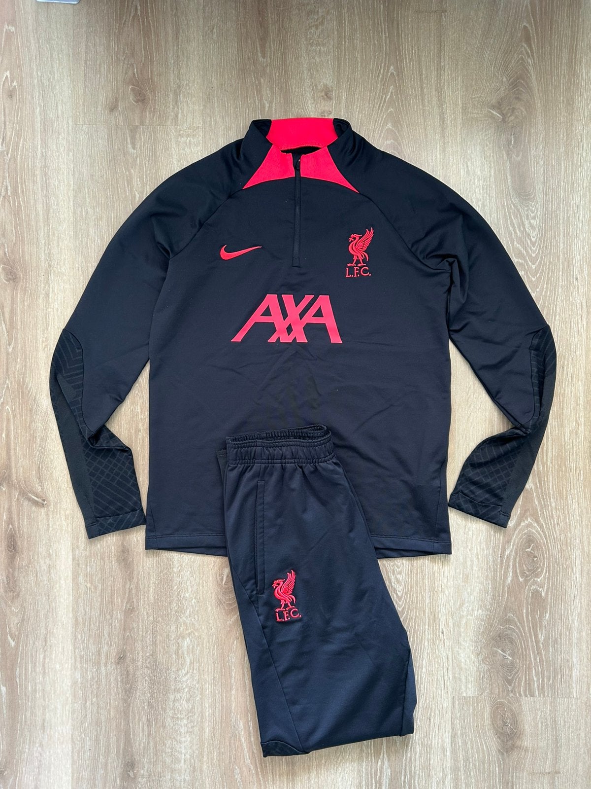 Liverpool trainingspak Nike 22/23  Maat 158-170/XS, Zwart, Ophalen of Verzenden, Zo goed als nieuw, Nike