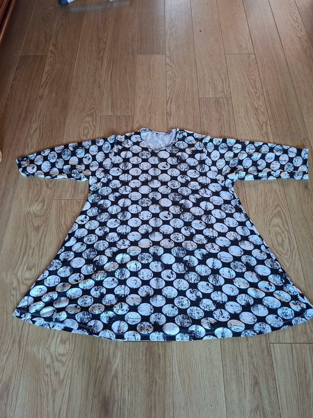 Zwart-wit jurk/hes met stippenpatroon, Kleding | Dames, Maat 38/40 (M), Zwart, Ophalen of Verzenden, Onbekend