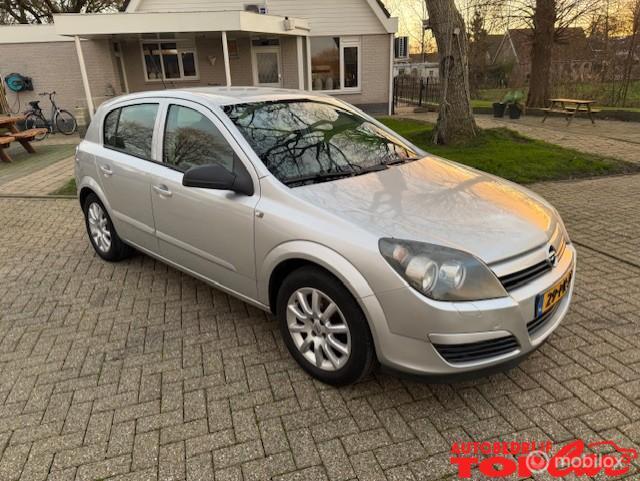Opel Astra 1.6 Enjoy van de 2e eigenaar ""Apk 10-10-2026"", Auto's, Opel, Bedrijf, Te koop, Astra, ABS, Airbags, Airconditioning