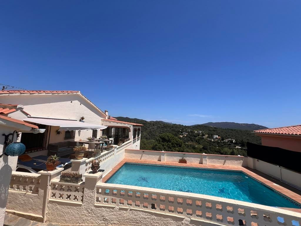 Villa zeezicht  prive zwembad lloret de mar 10 pers, Vakantie, Costa Brava, Landelijk, In bos, 10 personen