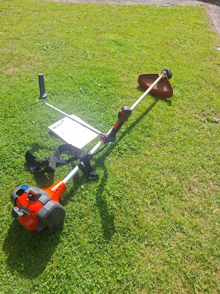 bosmaaier Husqvarna 129R in zéér goede staat, Ophalen, Benzine, Gebruikt, 10 tot 30 cm