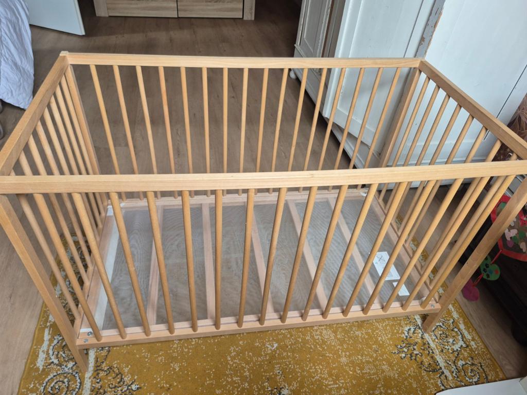 Houten ledikant met matras, Ophalen, Gebruikt, Ledikant