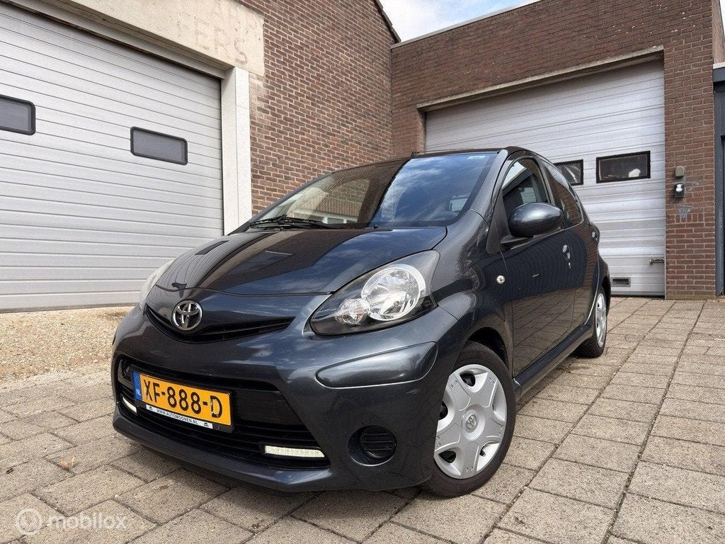 Toyota Aygo 1.0 VVT-i Aspiration/Bluet/Navi, Voorwielaandrijving, Euro 5, Gebruikt, 4 stoelen