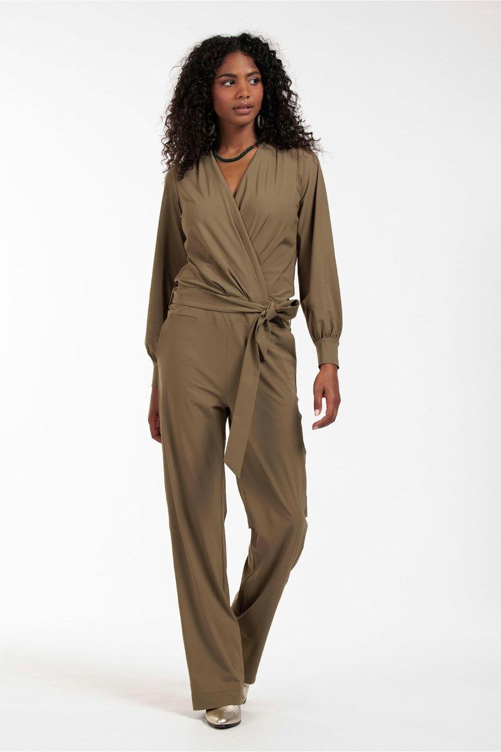 Studio Anneloes Feda jumpsuit earth heavy travelstof mt M, Ophalen of Verzenden, Zo goed als nieuw, Maat 38/40 (M)