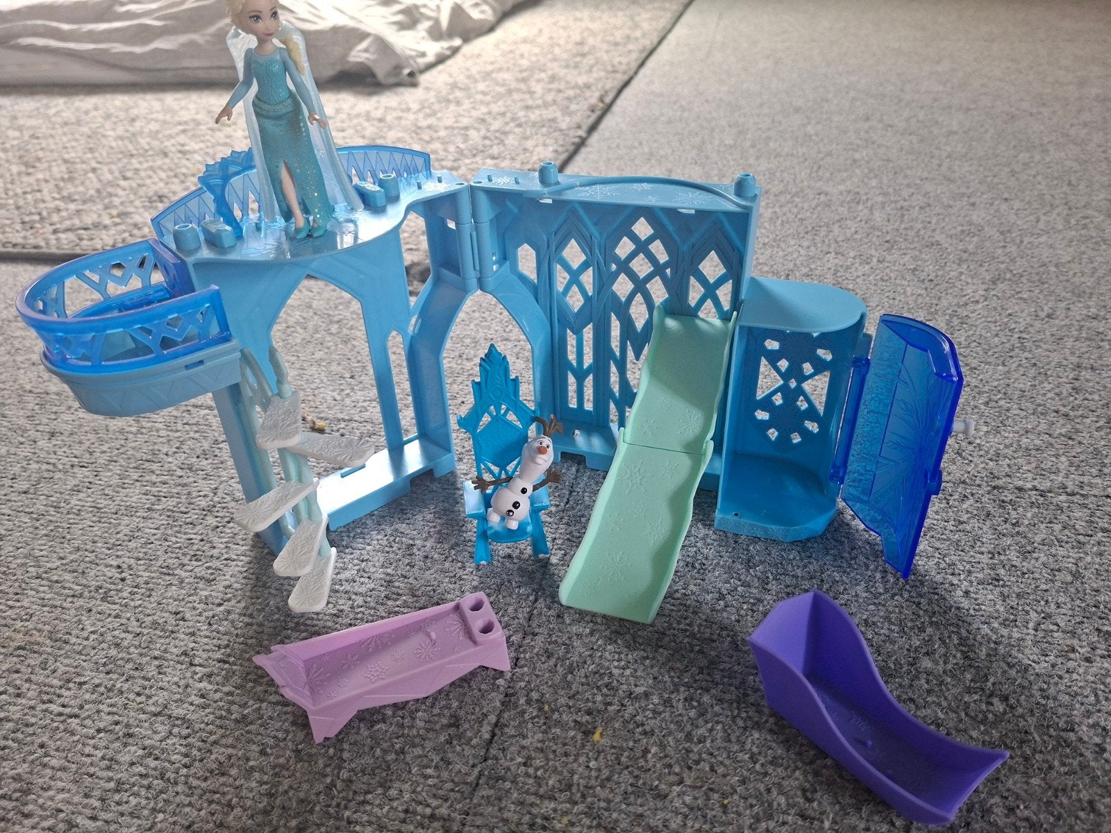 Frozen kasteel, Kinderen en Baby's, Speelgoed | Poppenhuizen, Ophalen, Zo goed als nieuw, Poppenhuis