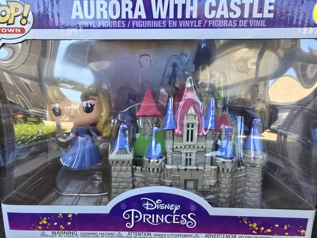 Funko Pop 29 Aurora with castle, Ophalen of Verzenden, Zo goed als nieuw