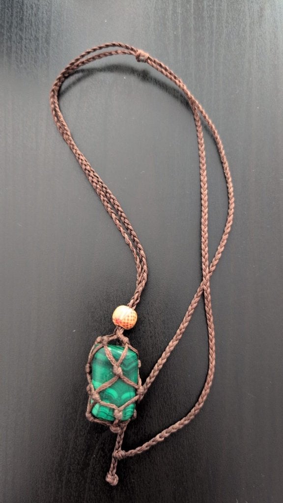 Macramé Ketting met Malachiet Steen, Verstelbaar, Ophalen of Verzenden, Zo goed als nieuw, Steen of Mineraal