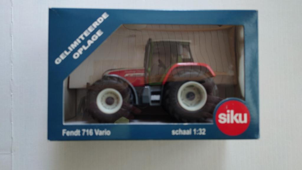 Siku Fendt 716 Vario Schaal 1:32 - Gelimiteerde Oplage, Hobby en Vrije tijd, Modelauto's | 1:32, Ophalen of Verzenden, Nieuw, Tractor of Landbouw
